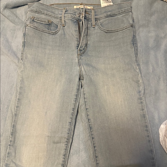 Levi's 314 Shaping Straight Jeans in Light Blue - Picture 3 of 4